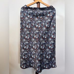 LOFT Blue Floral Satin Elastic Waist Midi Skirt. 🌼
